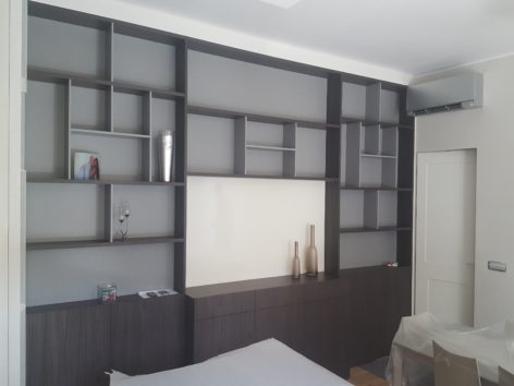 Libreria laccata e noce